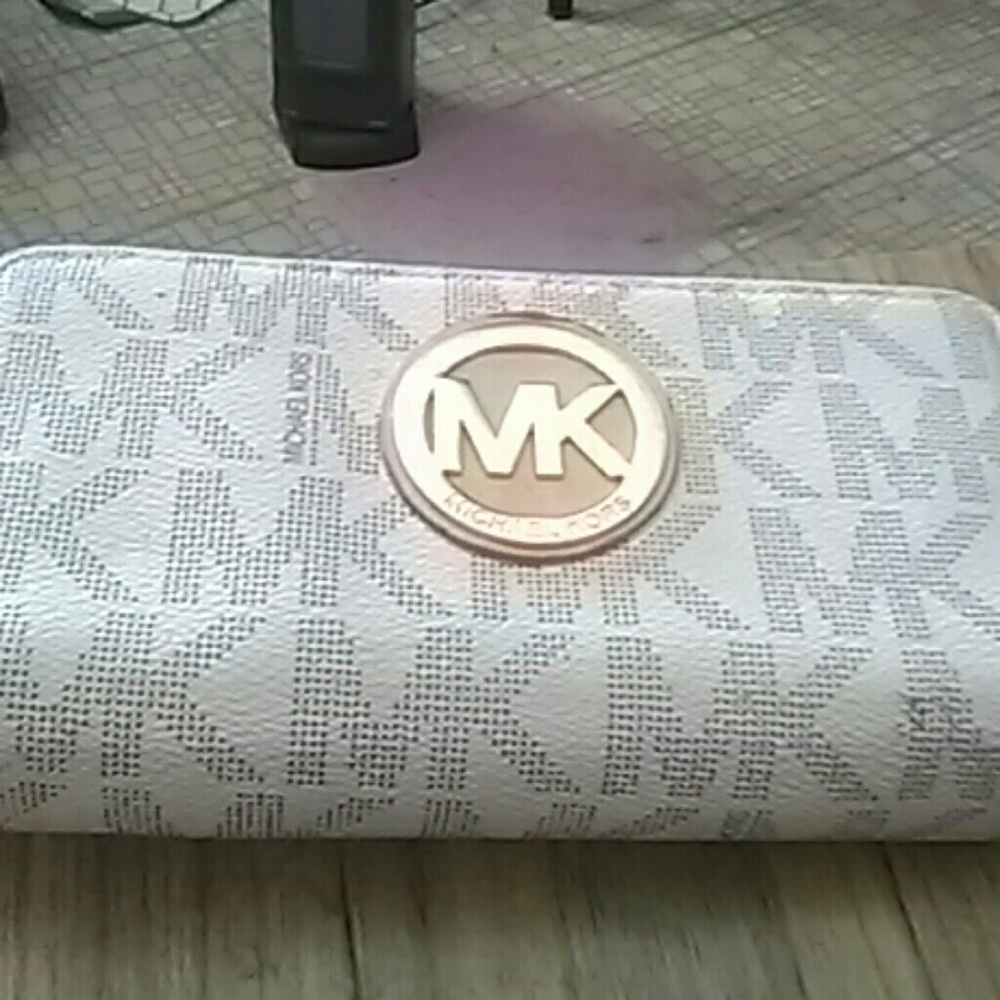 COPY - Michael Kors wallet